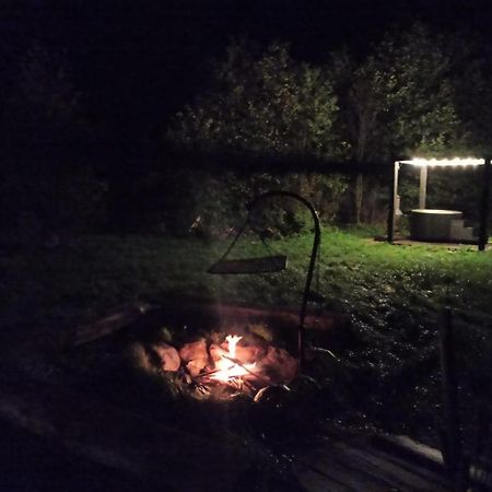 Miedzy Olchami Domek Nad Jeziorem. Noclegi Caloroczne. Cisza, Spokoj. Barczewo Exterior foto